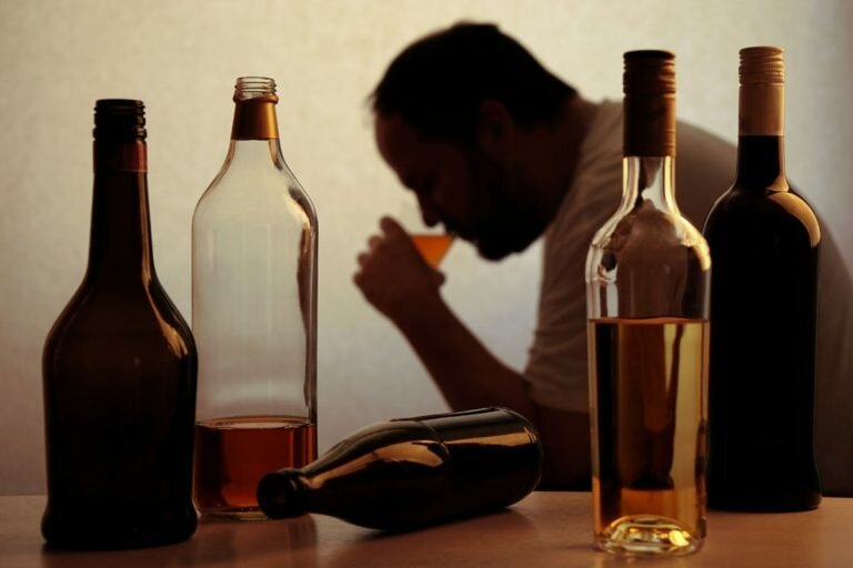 signs and symptoms of alcoholism